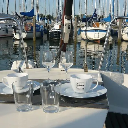 Zeilboot Aan Het Ijsselmeer 2* Enkhuizen