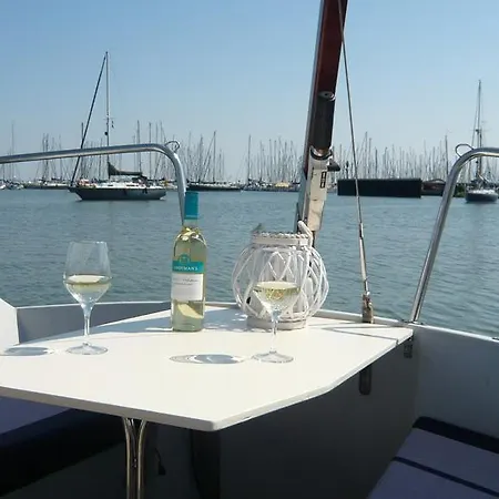 Zeilboot Aan Het Ijsselmeer Bådhotel Enkhuizen