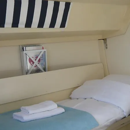 Bådhotel Zeilboot Aan Het Ijsselmeer 2*