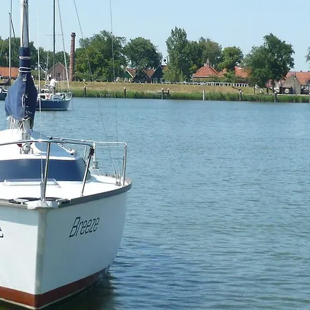 Zeilboot Aan Het Ijsselmeer 2*