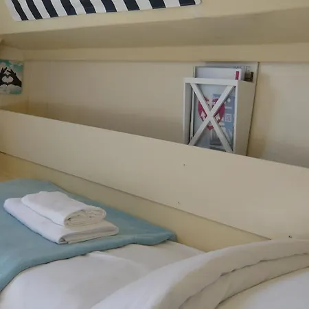 Bådhotel Zeilboot Aan Het Ijsselmeer Enkhuizen